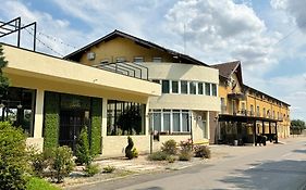 Hotel Trio Giroc
